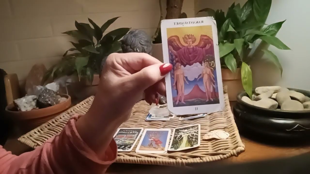 Mitä hän ajattelee sinusta, Nelly Varjosta valoon