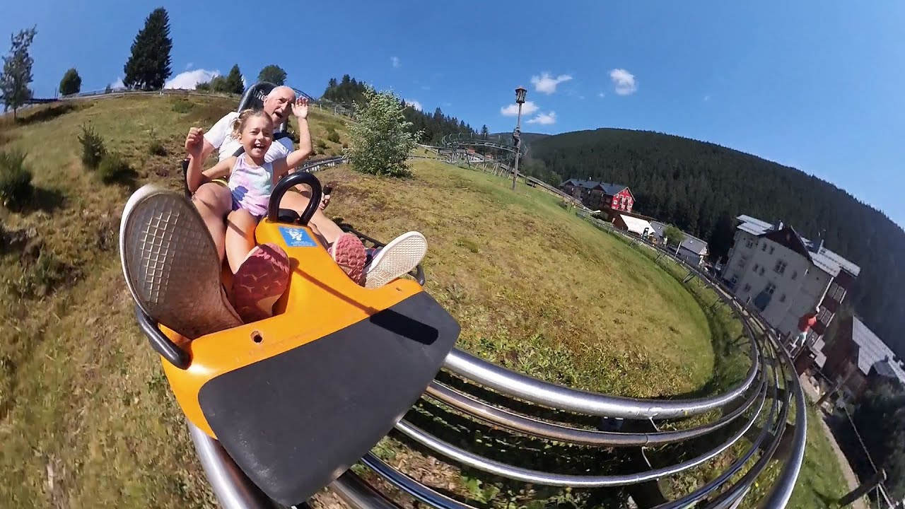Bobová dráha Relax park Pec pod Sněžkou. S Madlenkou na plný plyn.