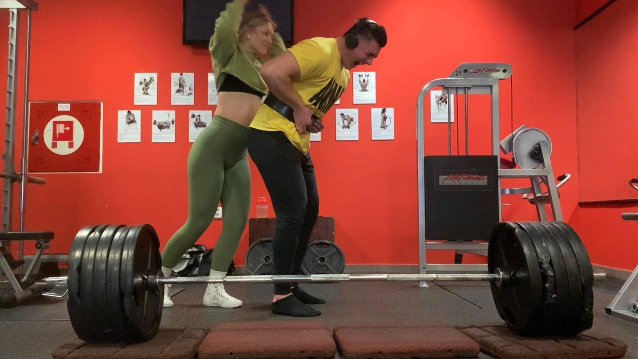 Mentally unstable man starts deadlifting AGAIN !