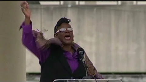 Rep. Gwen Moore shows off singing talent