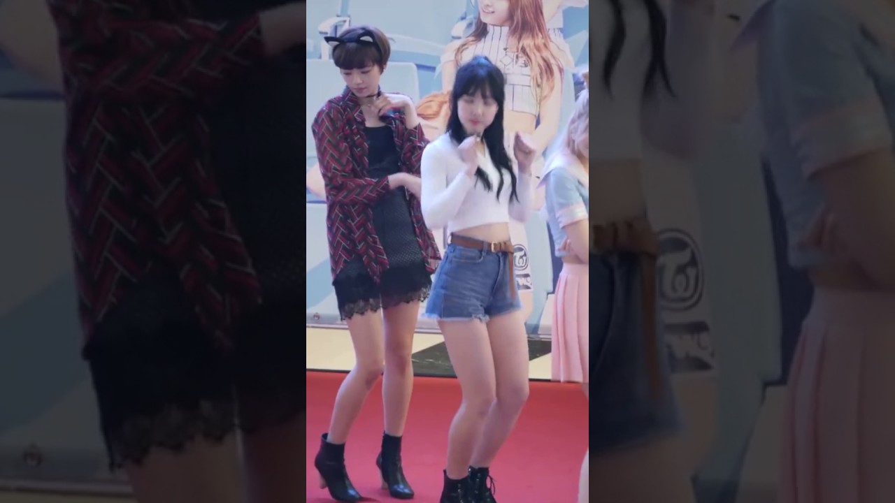 160514 TWICE - CHEER UP (Nayeon Fancam) [IFC Mall] - YouTube
