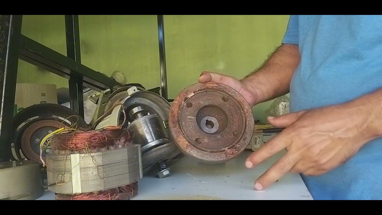 Como trocar a embreagem do motor de máquina de costura industrial.