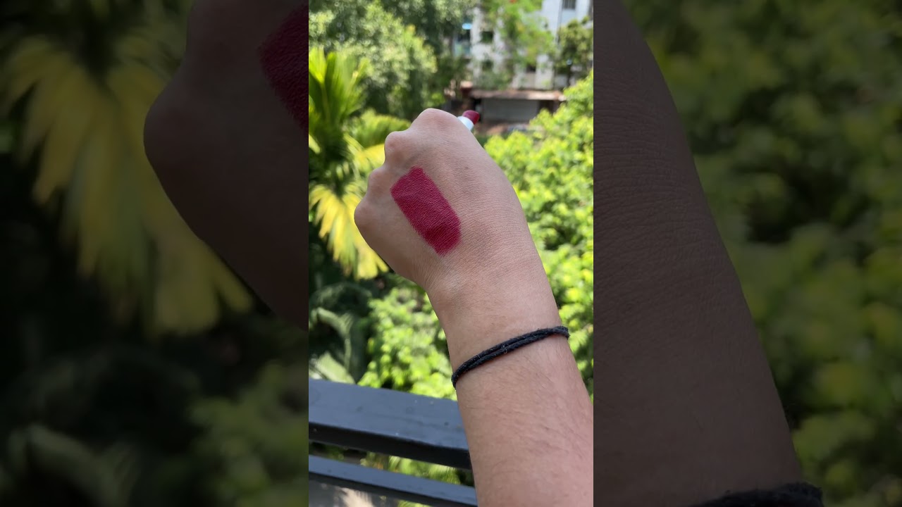 MAC  Lipstick | Russian Red and Ruby Woo #maccosmetics #shorts #youtubeshorts #lipstick