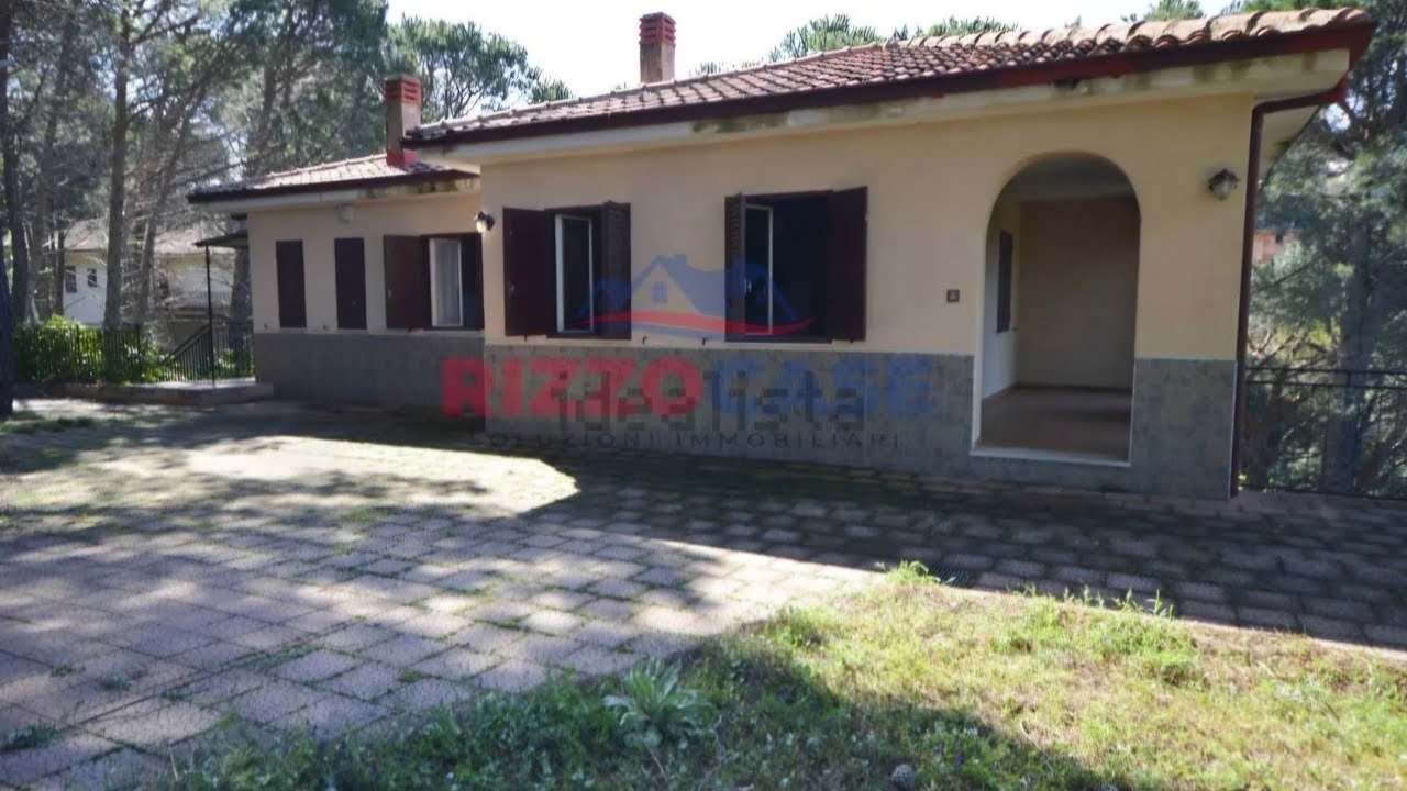 House 305 sqm with private garden €78000, Rossano, Italy