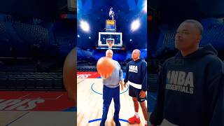 Oscar Robertson didn't need help🫡