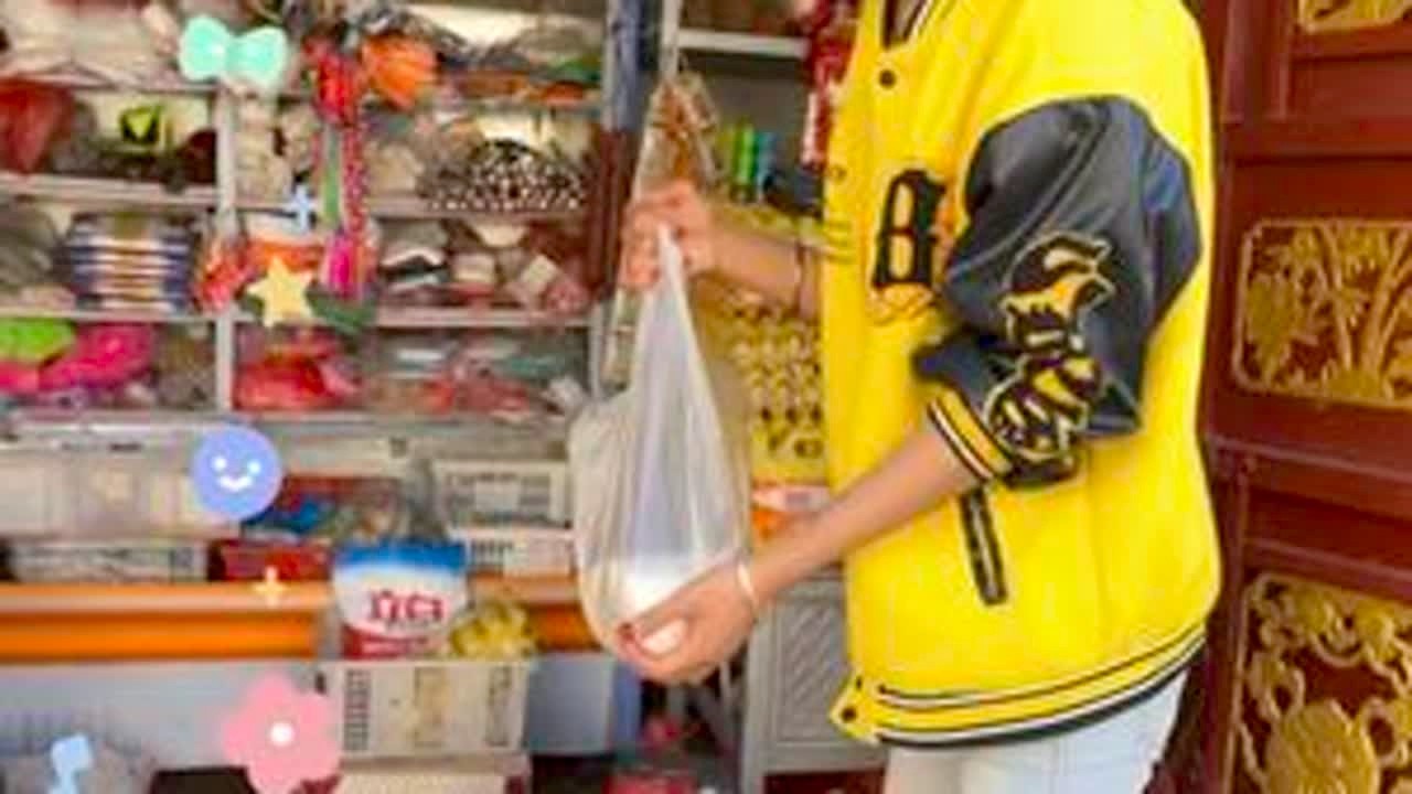 一人一狗骑行今天终于来到西藏境界了，夜晚在千年盐田盐井露营。 #千年盐田芒康 #西藏 #骑行 #户外 #露营 #流浪狗 #vlog十亿流量扶持计划 #我要做爆款 #穷游