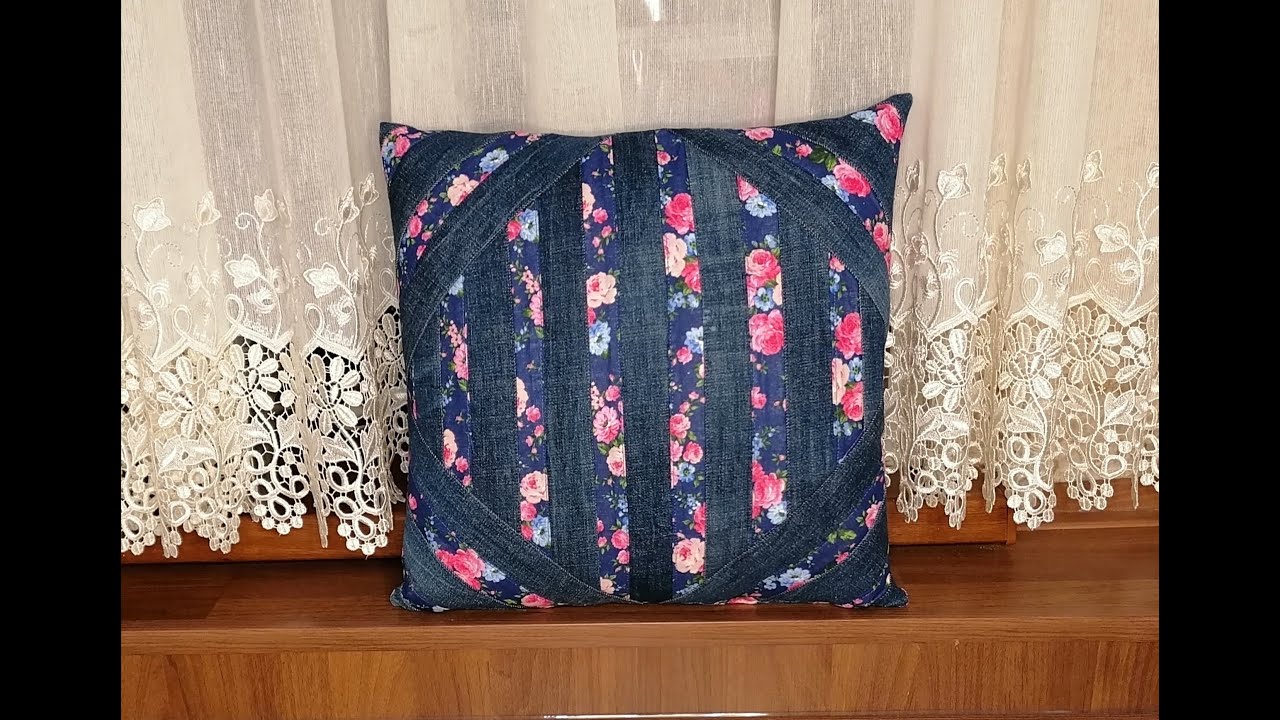Подушка из старых джинсов.