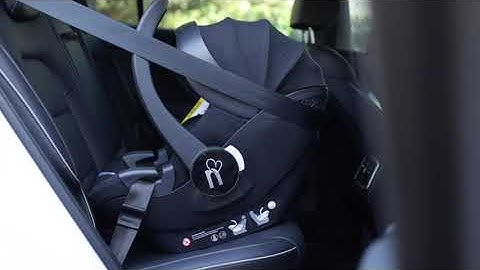 How to install your NOOLA® iSize car seat using the seat belt