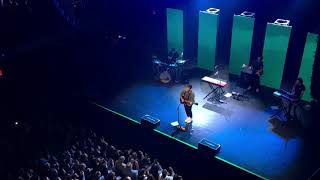 Let me down slowly – Alec Benjamin concert