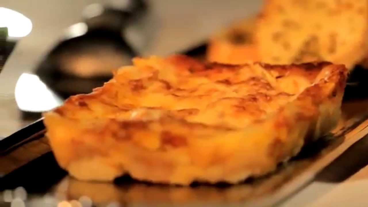 Lasaña de Pollo Plumrose con Ensalada de Frutilla