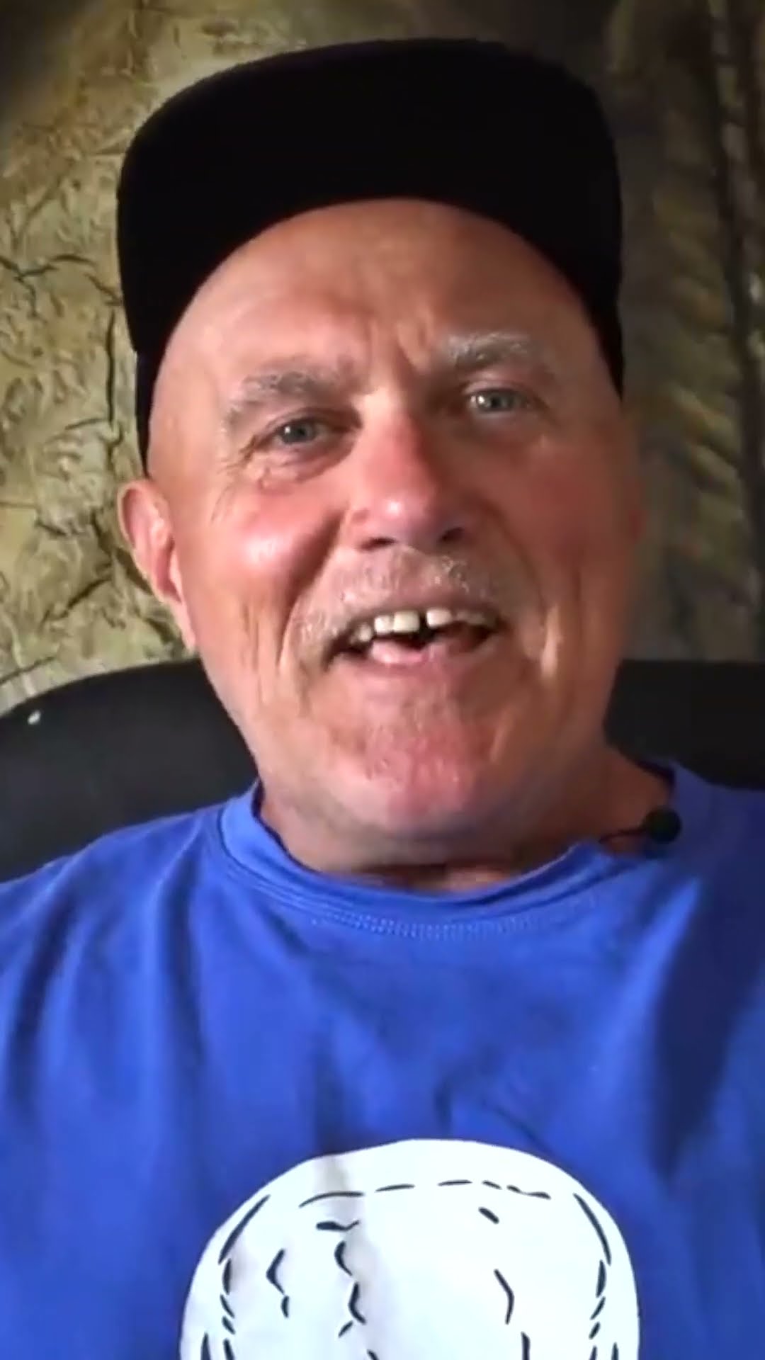 Johny Münster der kleine Schlitzpisser hat einen an der Pfanne! # ...