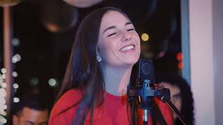 Evelyn y Ainara en - Robarte Un Beso (Carlos Vives, Sebastian Yatra) (Deepfake) - Un Medio