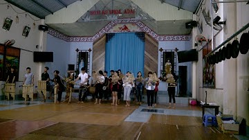 Hoà tấu nhạc cụ dân tộc do các nghệ nhân làng 50 thể hiện