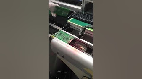 XT2060 Fixed Barcode Scanner reads barcode on moving belt in smart factory