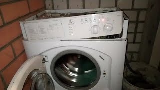 Destruction with towel a washing machine indesit