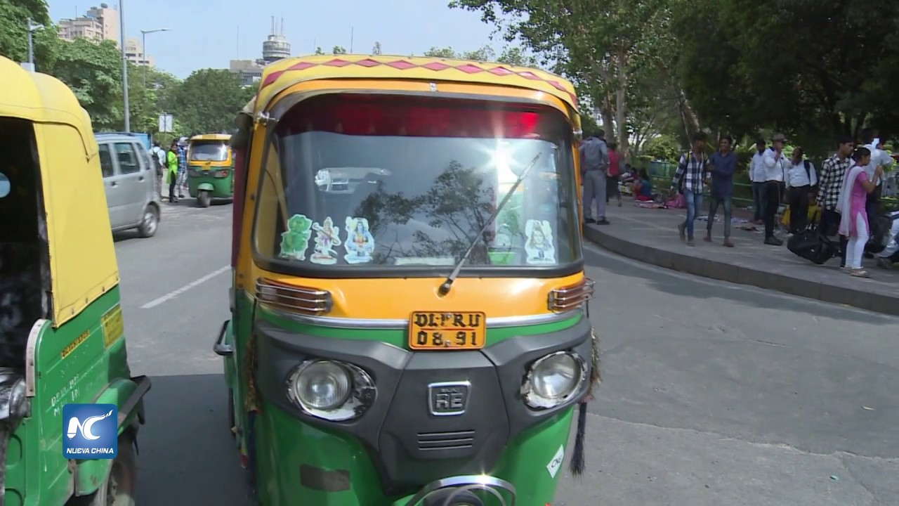 Los auto rickshaws luchan por sobrevivir en India