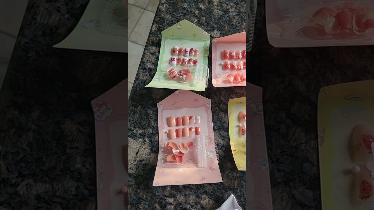 Unboxing Stray Cat Boutique mystery box of nails and sanrio lucky bags, envelopes and lucky scoops.