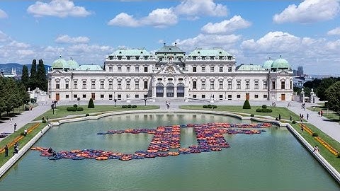 Ai Weiwei creates lotus-like installation from refugee life jackets