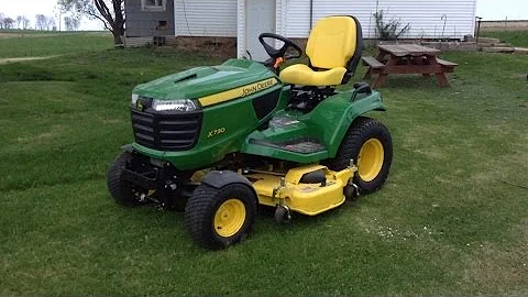 Kolik má nakladač John Deere x730 koňských sil?