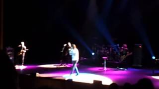 Melendi - 09 De Febreero - Cierra Los Ojos