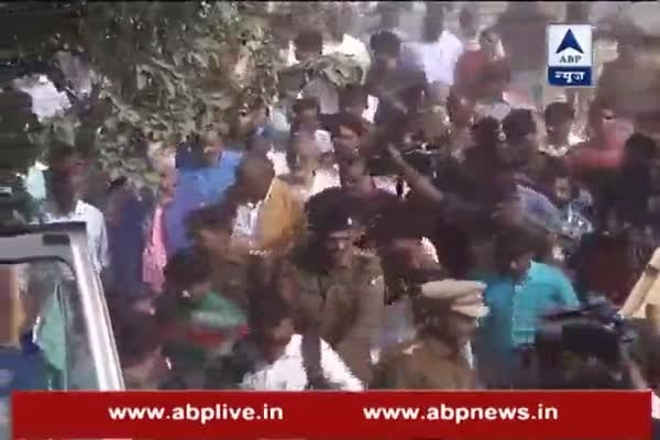 MoS Railways Manoj Sinha reaches the accident spot where Patna-Indore express train derail