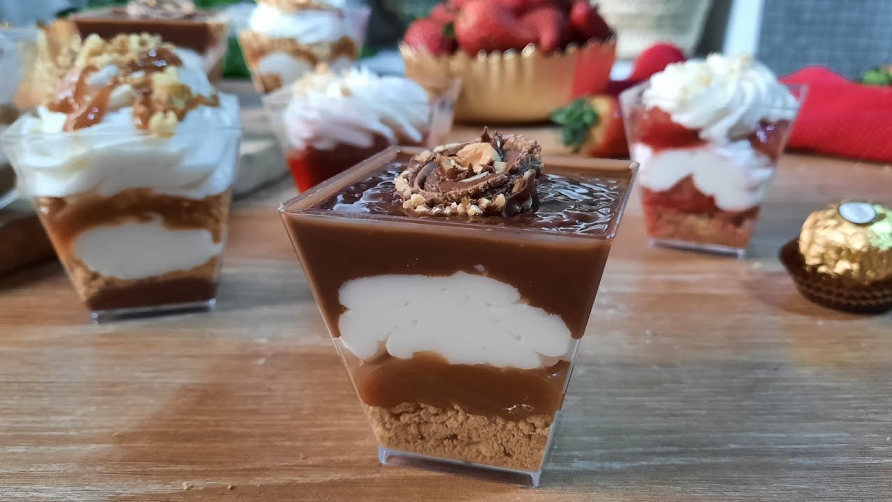 ثلاث تحليات بكريمة وحدة ،و صفة الكرمال ، verrines sucrées