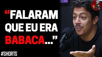 imagem do vídeo “E EU DEIXEI ISSO ACONTECER PORQUE...” com Renato Albani | Planeta Podcast #SHORTS