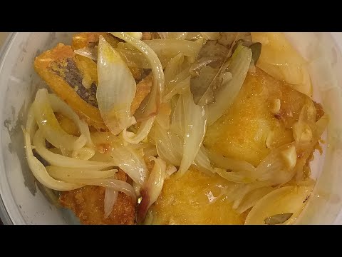 Vídeo: Bacalhau Frito Espanhol Com Pedaços De Presunto