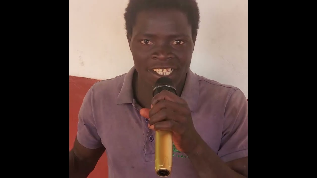 Eu quero cantar e aparecer no Facebook, por favor irmão.