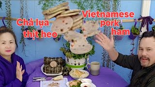 Chả lụa thịt heo ăn với bánh mì ngon lắm à nhen.,( Vietnamese pork ham)