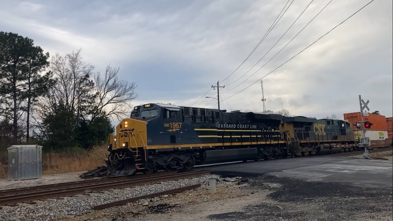 CSX 1967 {Seaboard Coast Line heritage} leads I128-06 through Lagrange GA! 12/6/2025 4:23 PM