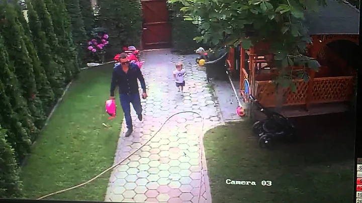 Hero Dad saves 2 year old daughter from dog attack.
