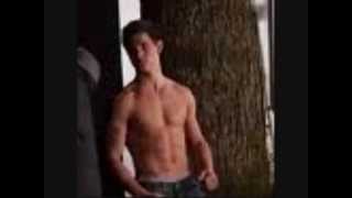 Pictures Of Taylor Lautner Shirtless!!!