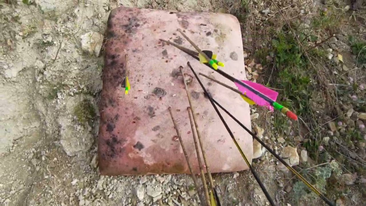 Джон Уик работает или нет,сделал пару выстрелов и сдох 