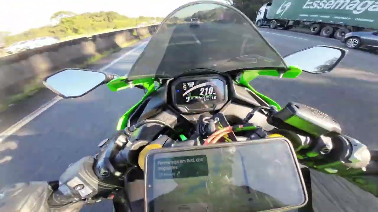 Subindo a serra acelerando de leve. Kawasaki ZX-4R