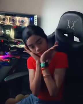 Story WA Cewek gamer diruang gaming