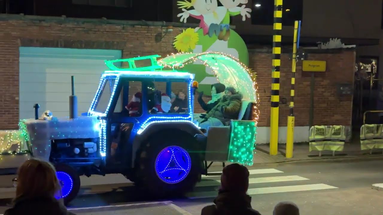 Illuminated Tractor Tour - Verlichte Tractortocht - Scheldewindeke 2023 (Belgium). iPhone 15 Pro Max