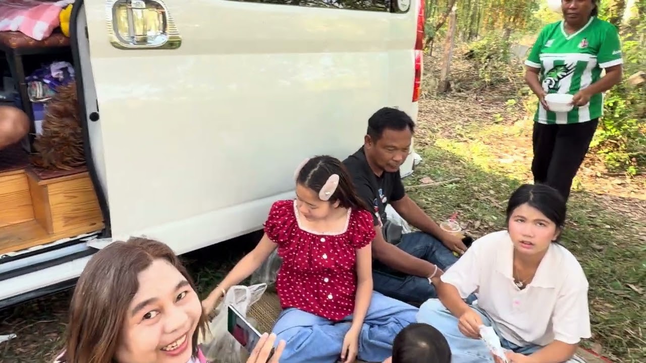 เกิดอะไรขึ้นกับน้องหมิวชลธิชา ตาถึงต้องรีบวิ่งไปวัด #สาวน้อยลำเพลินshow #สาวน้อยเพชรบ้านแพง 