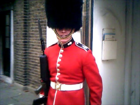 Queen's Guard: "GET BACK!" - YouTube