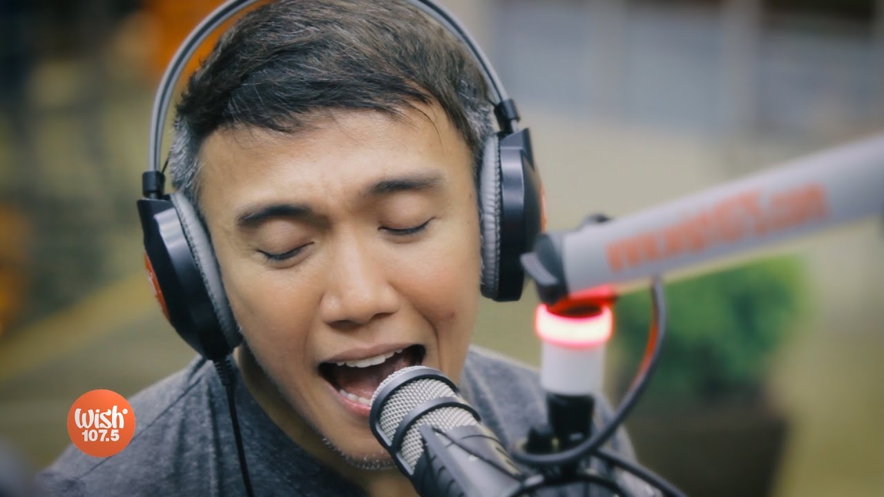 Arnel Pineda sings Pain In My Heart LIVE on Wish 1075 Bus