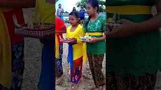 Beautiful Little Balinese Girls doing rituals for shooting of youtube video #bali #youtube #balinese