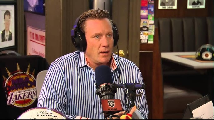 NHL great Jeremy Roenick is a golfer, rattlesnake wrangler