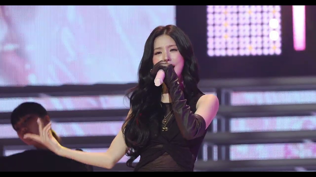 20251103 MIYEON (미연) – 2nd Mini Album [MY, Lover] SHOWCASE EVENT - 'Petal Shower' Fancam