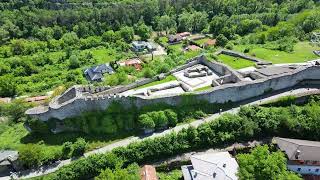 Разглеждане на средновековната крепост „Хисаря“ в Ловеч