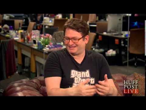 Xotin katta xorozlarning sperma bilan qoplangan