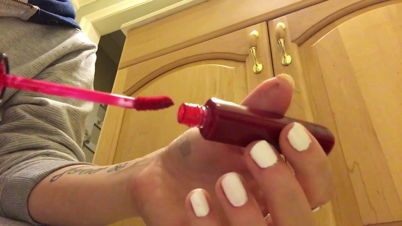 ASMR: harsh/fast lipgloss/mascara sounds (with tapping!)