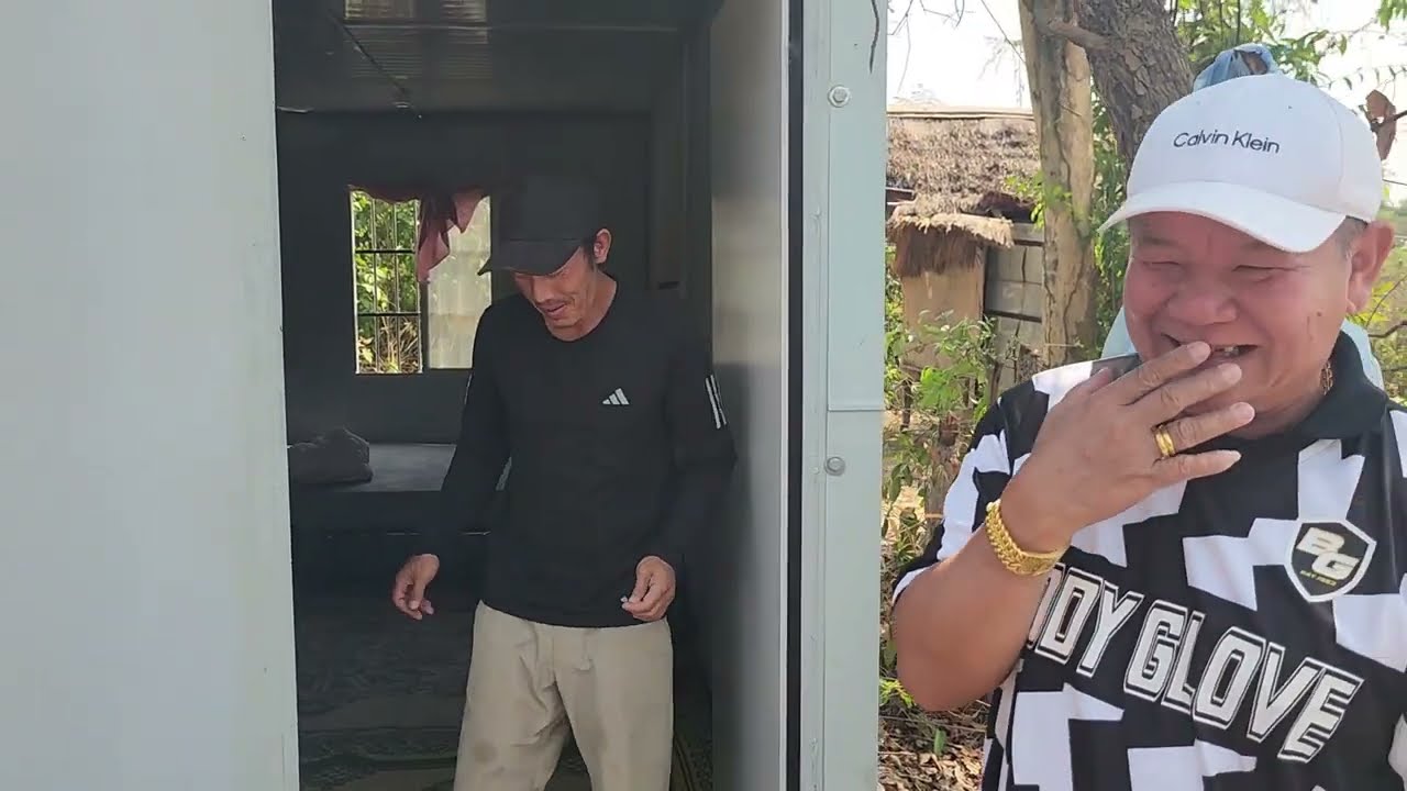 ມາຢາມບ້ານໄຫມ່ Johnny Lao hmong ຖືກສົ່ງກັບມາລາວ