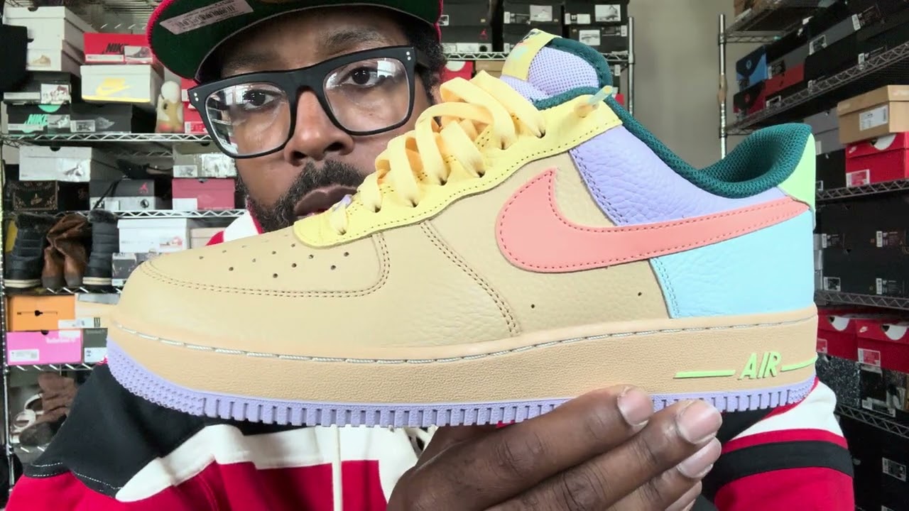 Nike Air Force 1 display picture 1