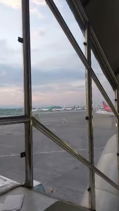 STORY WA DI BANDARA