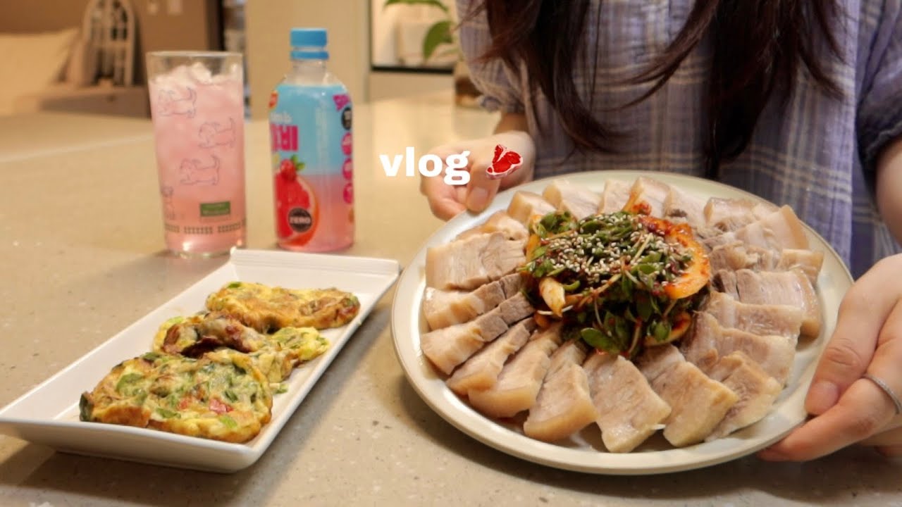 vlog | 쫄깃한 보쌈, 비오는 날 해물 파전과 칼칼한 어묵탕 🍢 미루고 미룬 부엌 대청소하고 출근 도시락(낫또덮밥, 하트떡갈비) 브런치로 퀘사디아 만들어 먹으며 보낸 일상